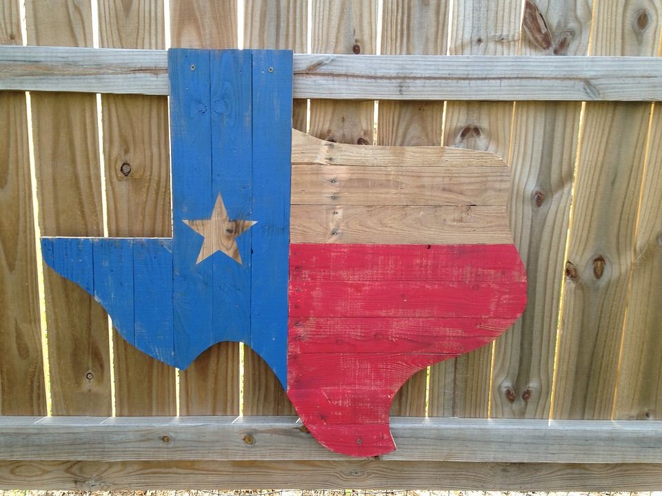 Карта Техаса на заборе