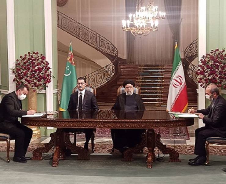 Подписание документов между Ираном и Туркменией