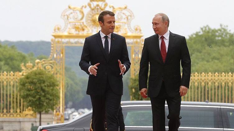Президент России Владимир Путин с Президентом Франции Эммануэлем Макроном. Париж. Версаль.