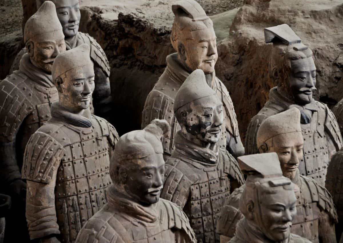 «Терракотовая армия» у мавзолея императора Цинь Шихуанди в Сиане
