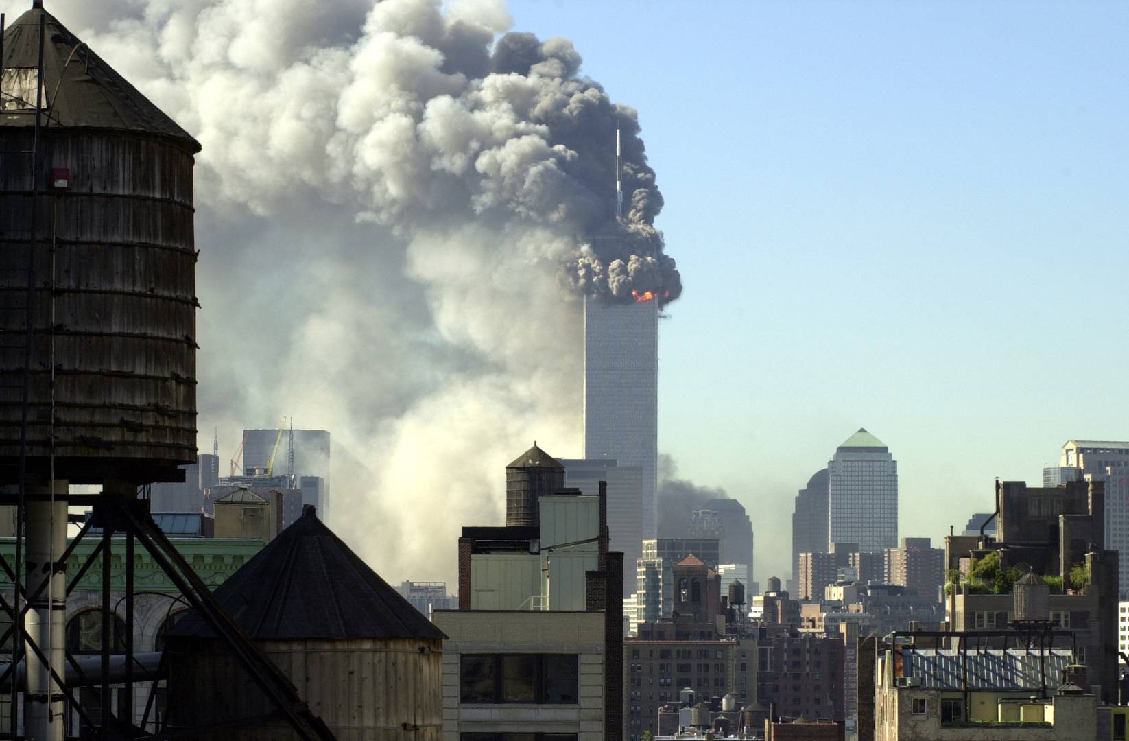 Горящие башни-близнецы в Нью-Йорке. 11 сентября 2003 года