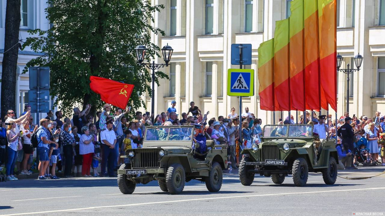 Историческая военная техника в центре Ярославля 24 июня