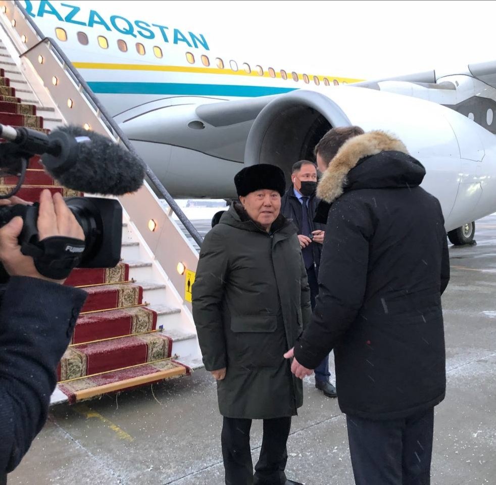 Прибытие Нурсултана Назарбаева в Санкт-Перербург на саммит лидеров СНГ