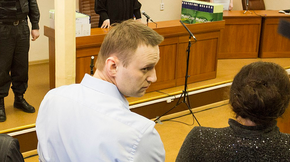 Навальный в здании суда на процессе «Кировлеса»