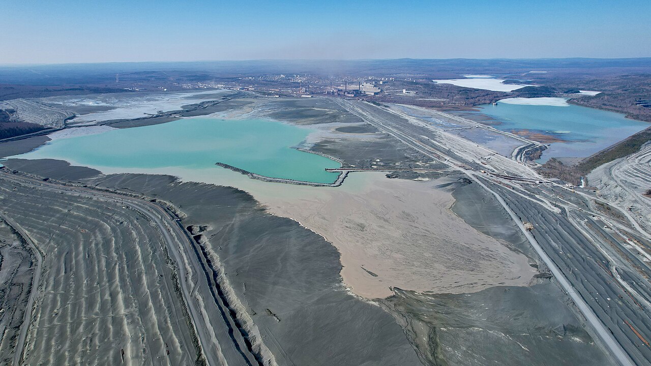 Хвостохранилище Качканарского горно-обогатительного комбината в Свердловской области