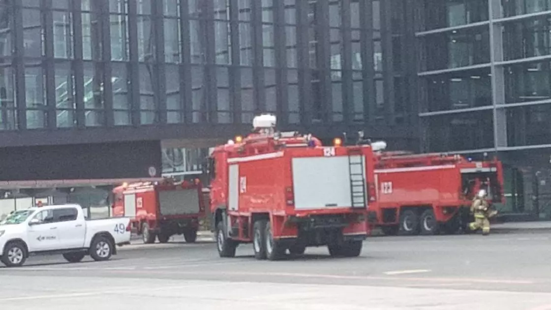 Пожарные машины у международного аэропорта «Нурсултан Назарбаев»