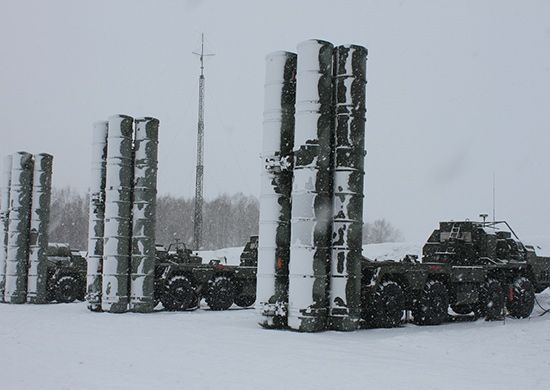 Боевые расчеты ЗРК С-400 Триумф заступили на боевое дежурство в