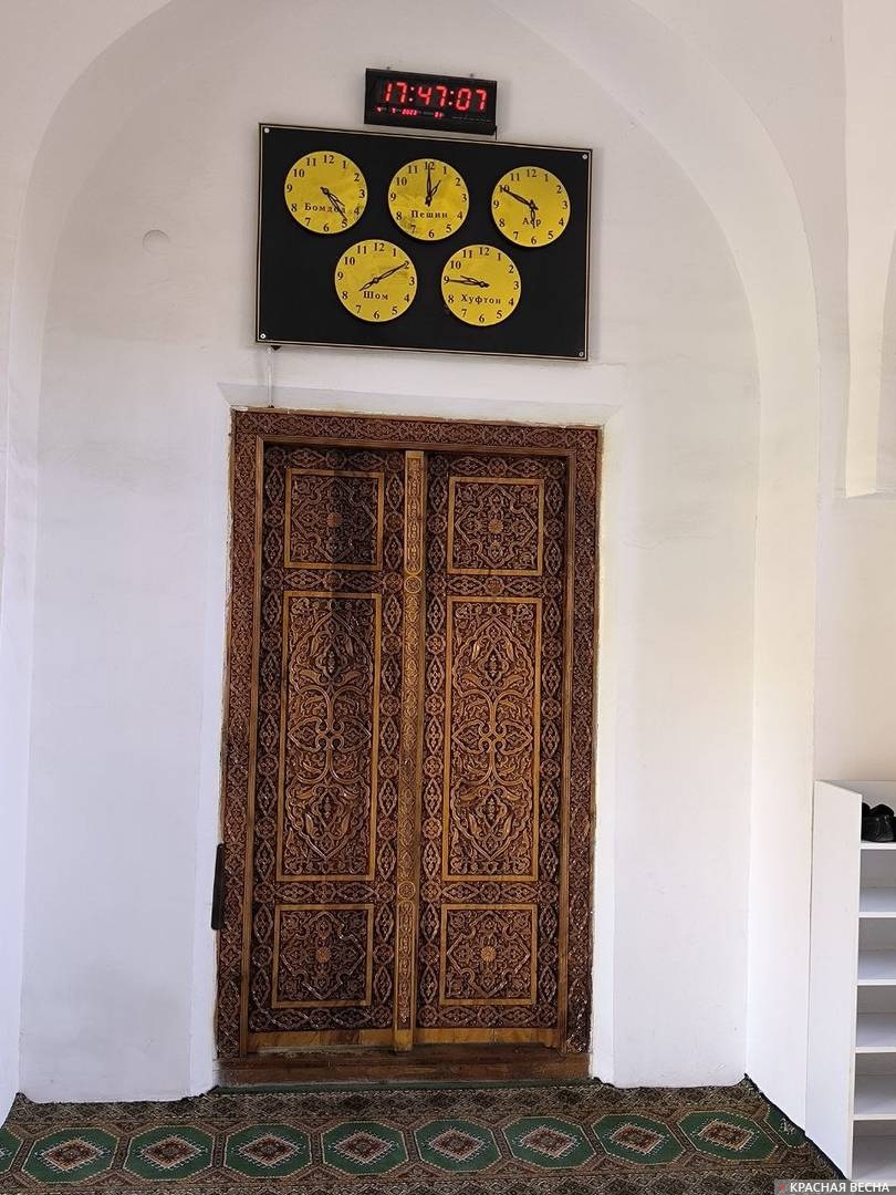 Мечеть при входе в некрополь Шахи Зинда