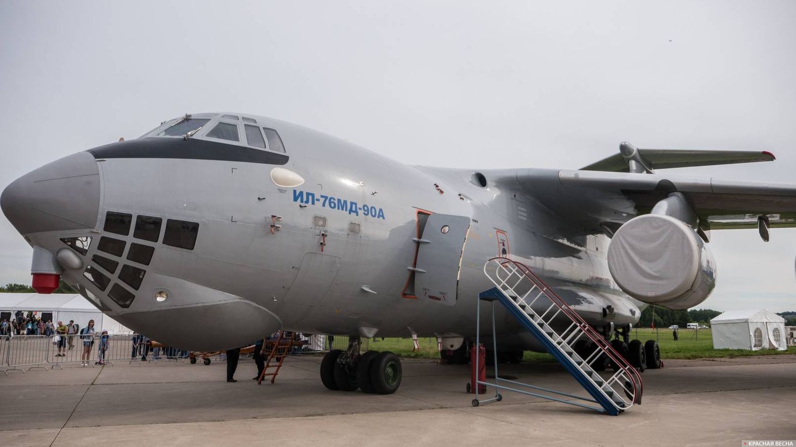 Тяжелый военно-транспортный самолет Ил-76МД-90А