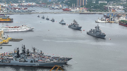 Парад кораблей во Владивостоке