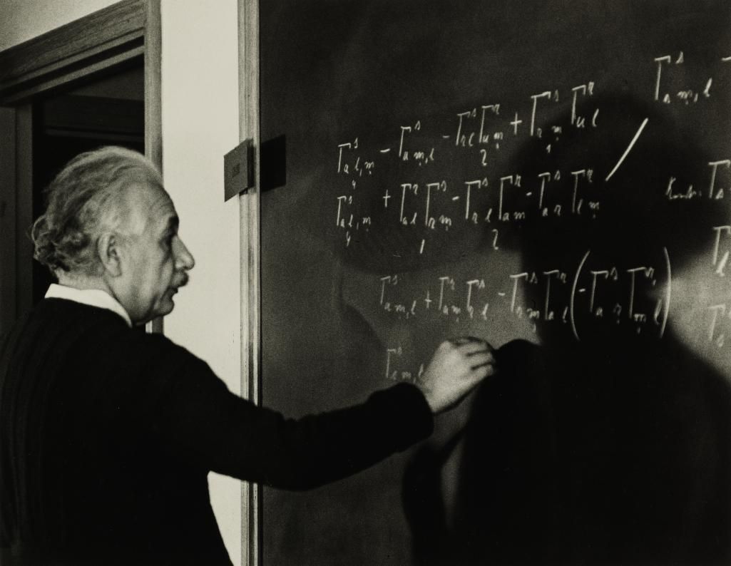 Альберт Эйнштейн за работой. 1942