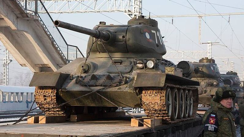 Эшелон с легендарными танками Т-34-85, привезёнными из Лаоса, сделал остановку в Чите