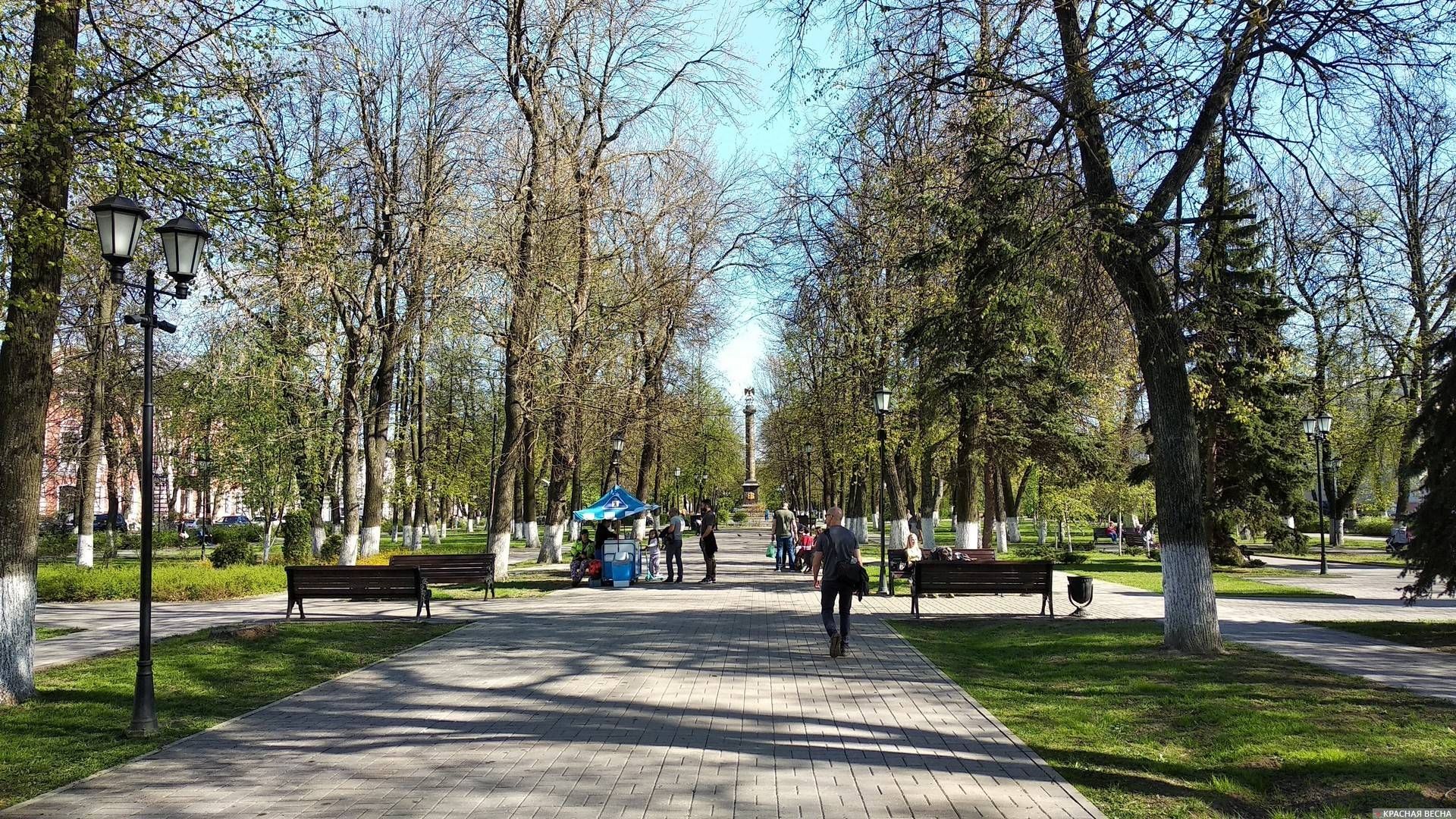 Бульвар Мира на площади Челюскинцев.