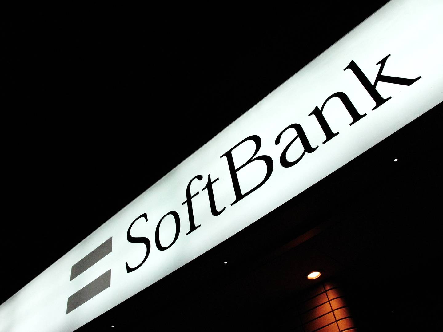 Вывеска SoftBank