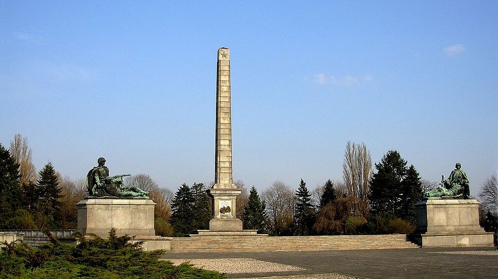Военно-мемориальное кладбище советских воинов в Варшаве