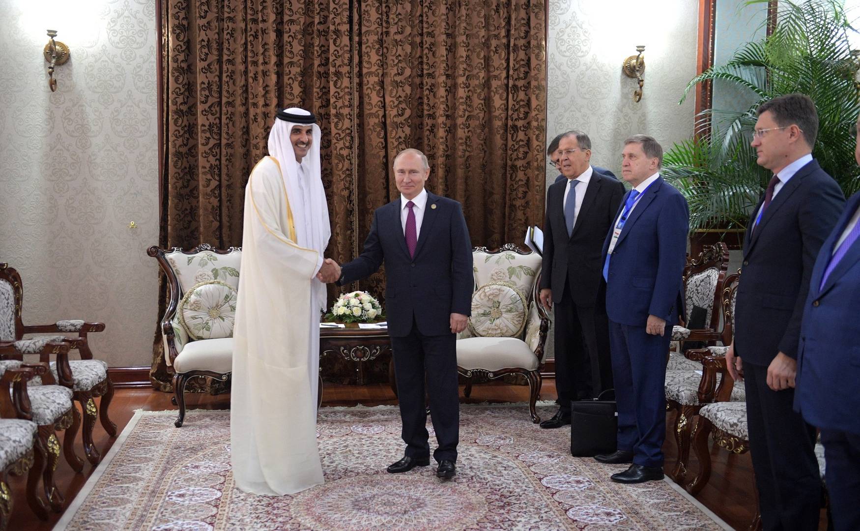 Президент России Владимир Путин и эмир Катара Тамим ибн Хамад Аль Тани (архив)