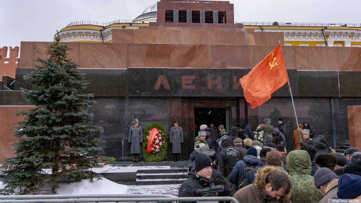 Возложение цветов к мавзолею В. И. Ленина, Москва