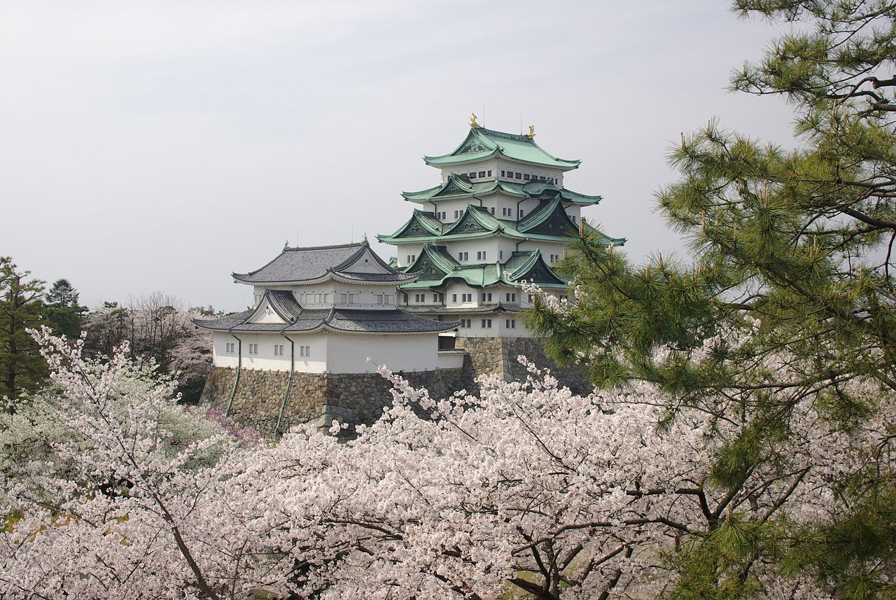 Башня замка Нагоя, вид с юго-восточной угловой башни