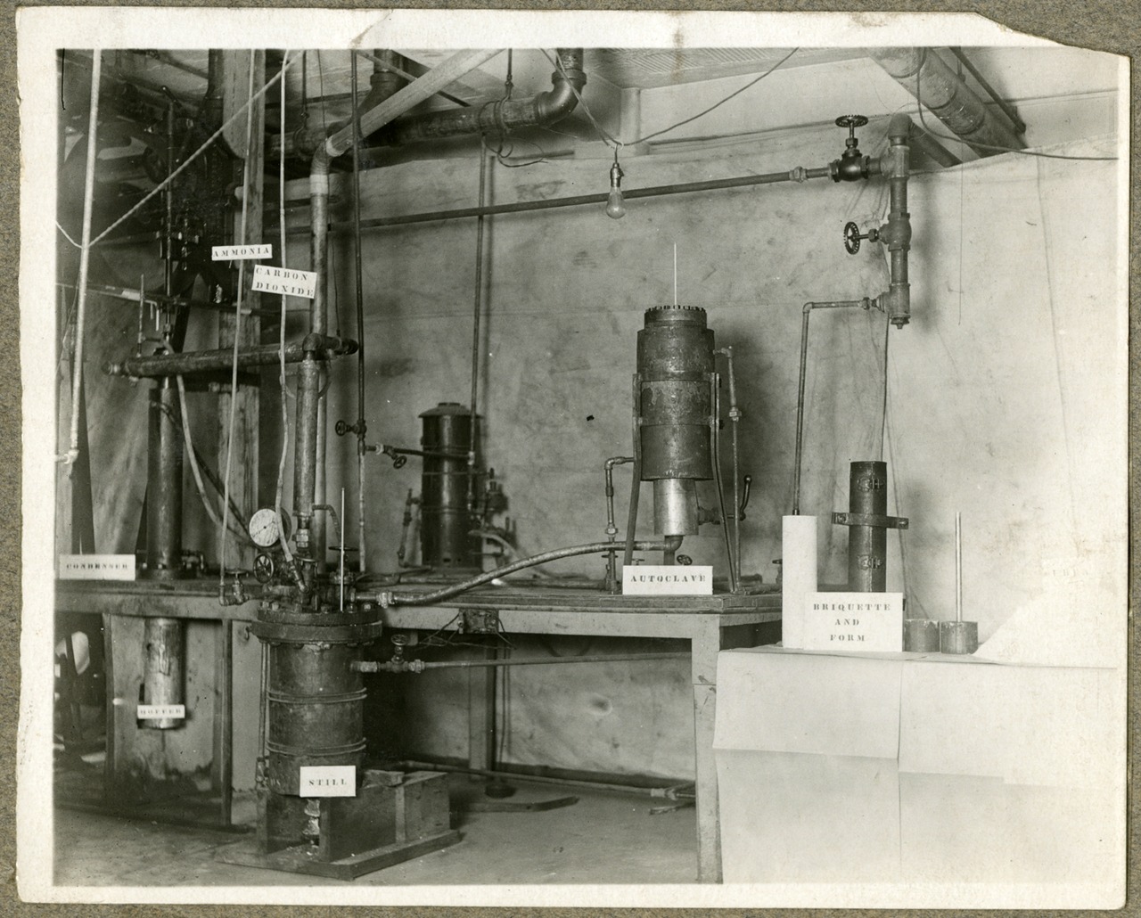 Завод по производству мочевины с использованием брикетов карбамата аммония, Исследовательская лаборатория фиксированного азота, ок. 1930 г.