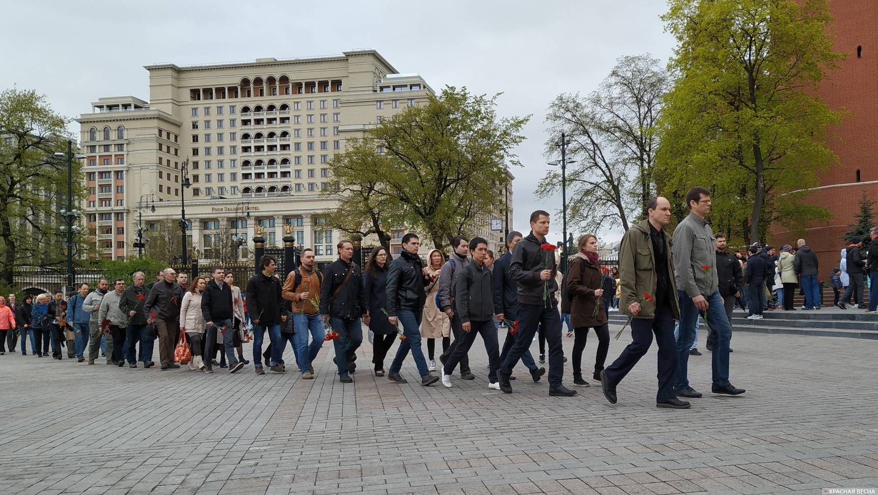 Возложение цветов 2 мая 2019 на аллее Городов-героев