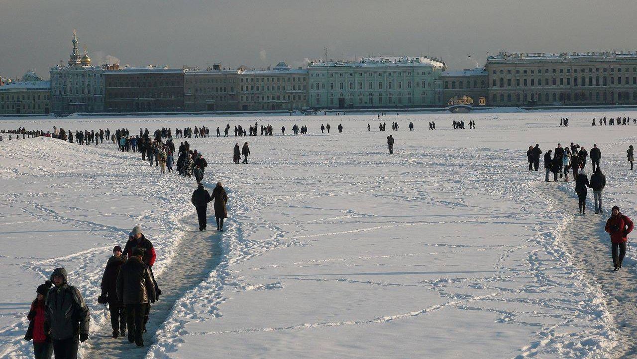 По льду Невы. Санкт-Петербург