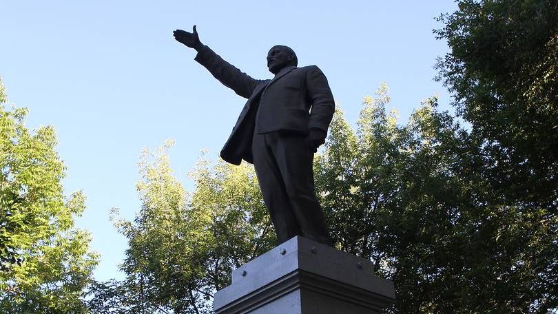 Памятник Ленину В.И.: улица Ленина, сквер, Благовещенск, Амурская область