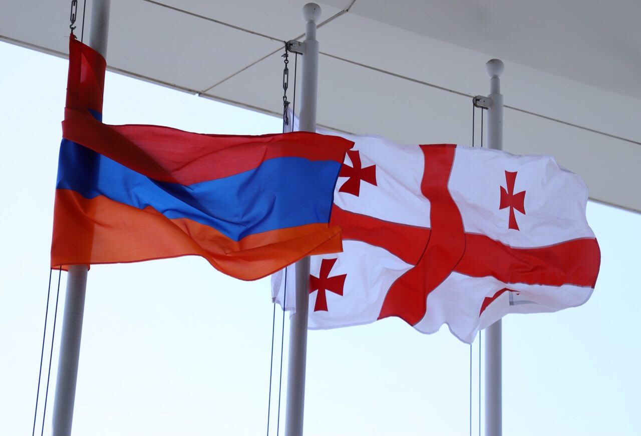 Флаги Армении и Грузии