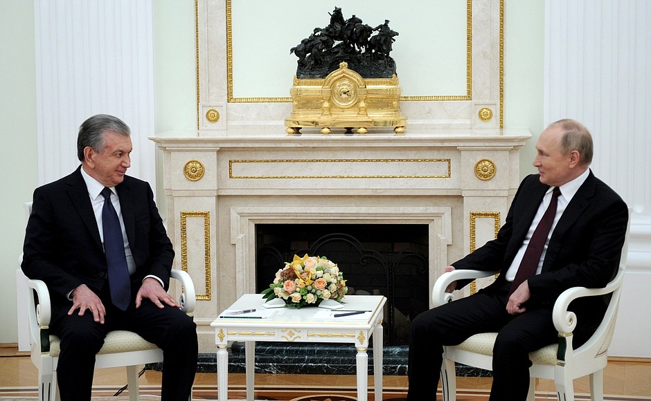 Президенты России Владимир Путин и Узбекистана Шавкат Мирзиёев
