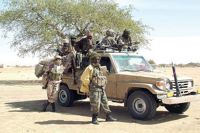 Вооруженные люди. Республика Чад (арх.фото)