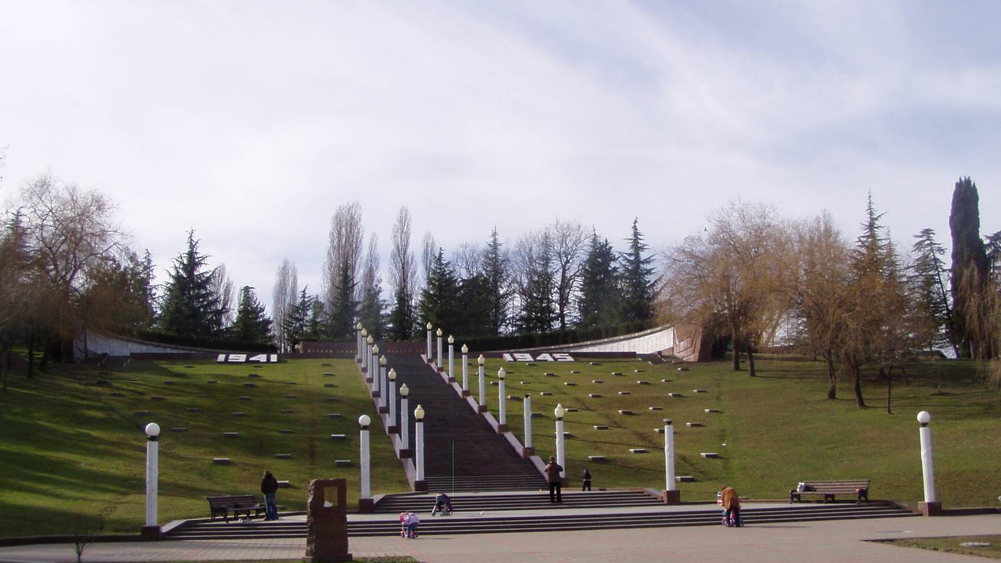 Вид на мемориал Победы в Сочи