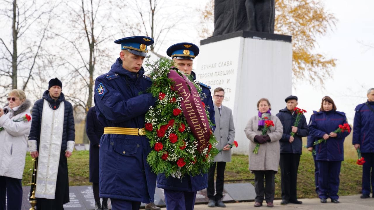 Церемония захоронения в Кондакопшино останков советских воинов