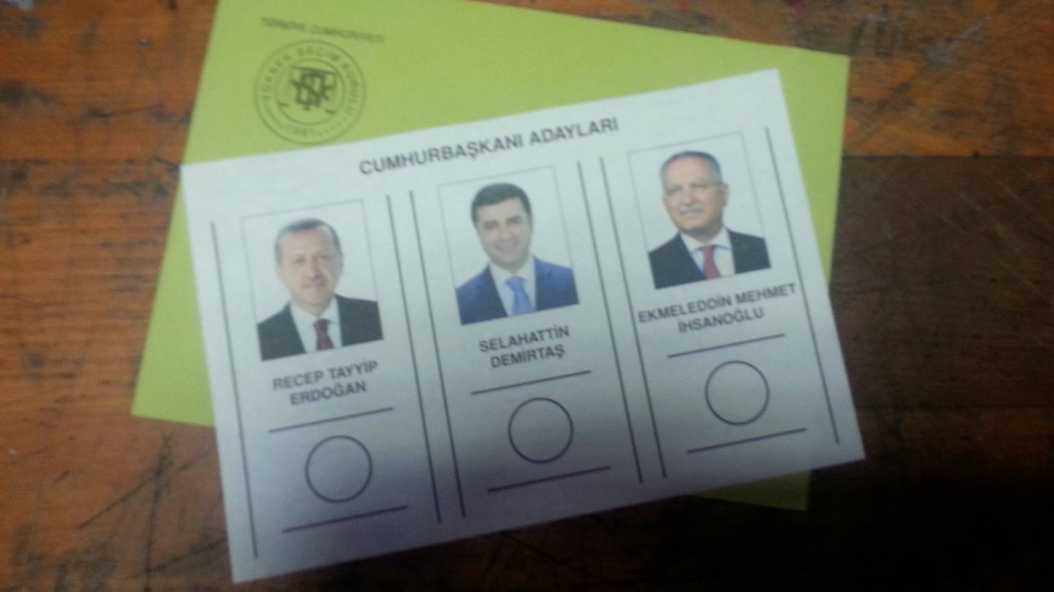 Бюллетень с кандидатурами Реджепа Тайипа Эрдогана и Селахаттина Демирташа на выборах президента Турции 2014 года