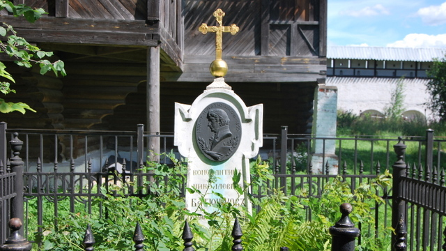 Памятник Батюшкову в некрополе Спасо-Прилуцкого монастыря