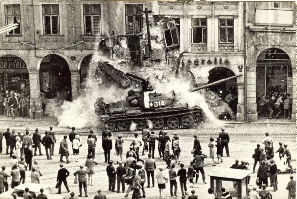 Советские танки в Будапеште. 1956