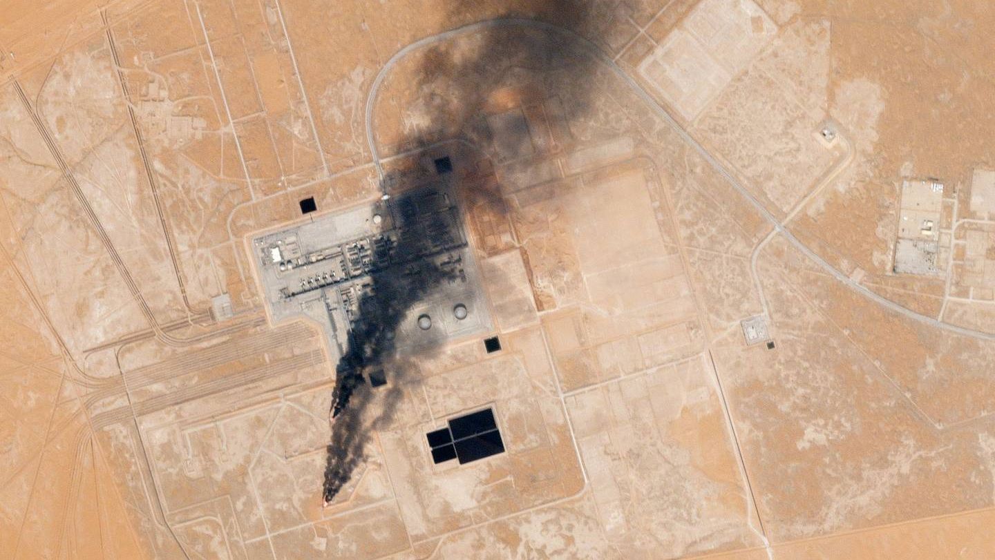 Нефтеперерабатывающий завод Хураис. Саудовская Аравия