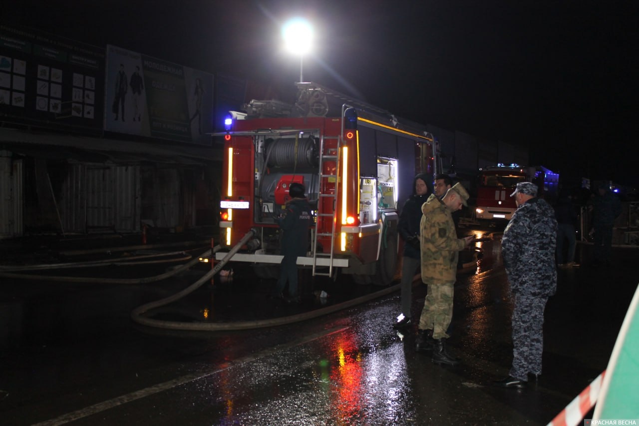 Пожар на вещевом рынке «Темерник» в Ростове-на-Дону 