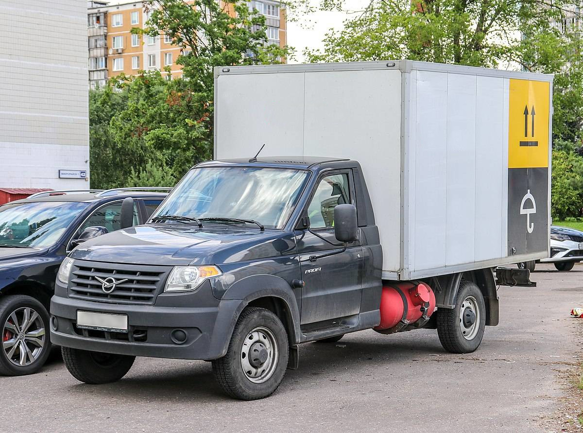 Фургон УАЗ Профи в роли грузового такси