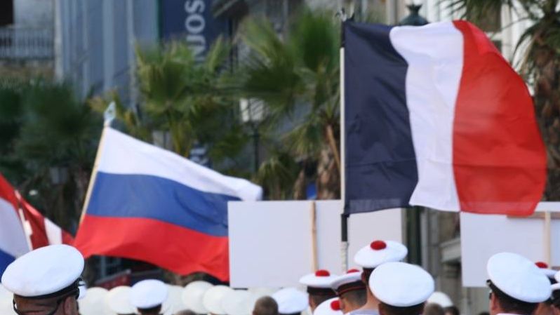 Флаги Франции и России