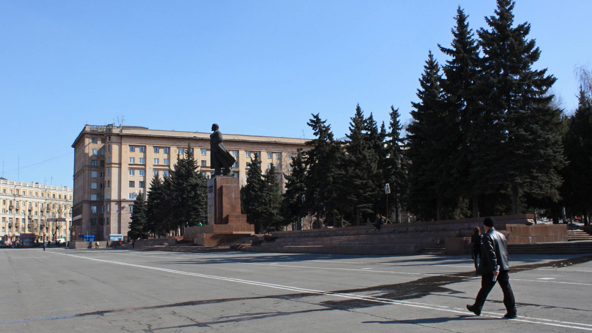Памятник В. И. Ленину на площали Революции в Челябинске