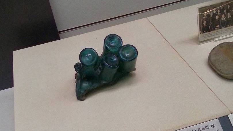 Сплавившиеся бутылки. Музей атомной бомбардировки. Нагасаки