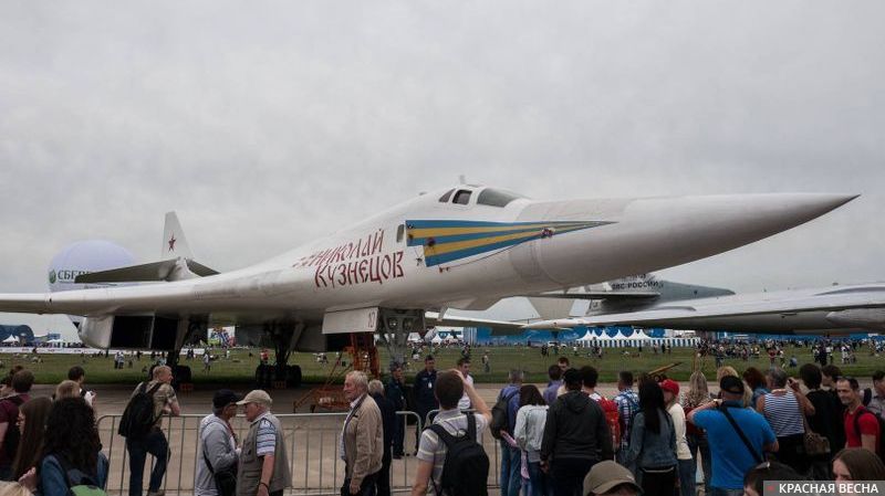 Стратегический ракетоносец Ту-160