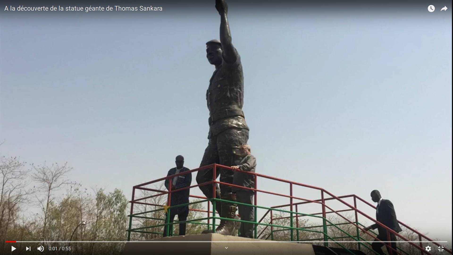 Цитата из видео «A la découverte de la statue géante de Thomas Sankara» пользователя Daouda ZONGO.