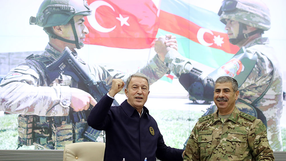 Министр обороны Азербайджана Закир Гасанов и министр обороны Турции Хулуси Акар