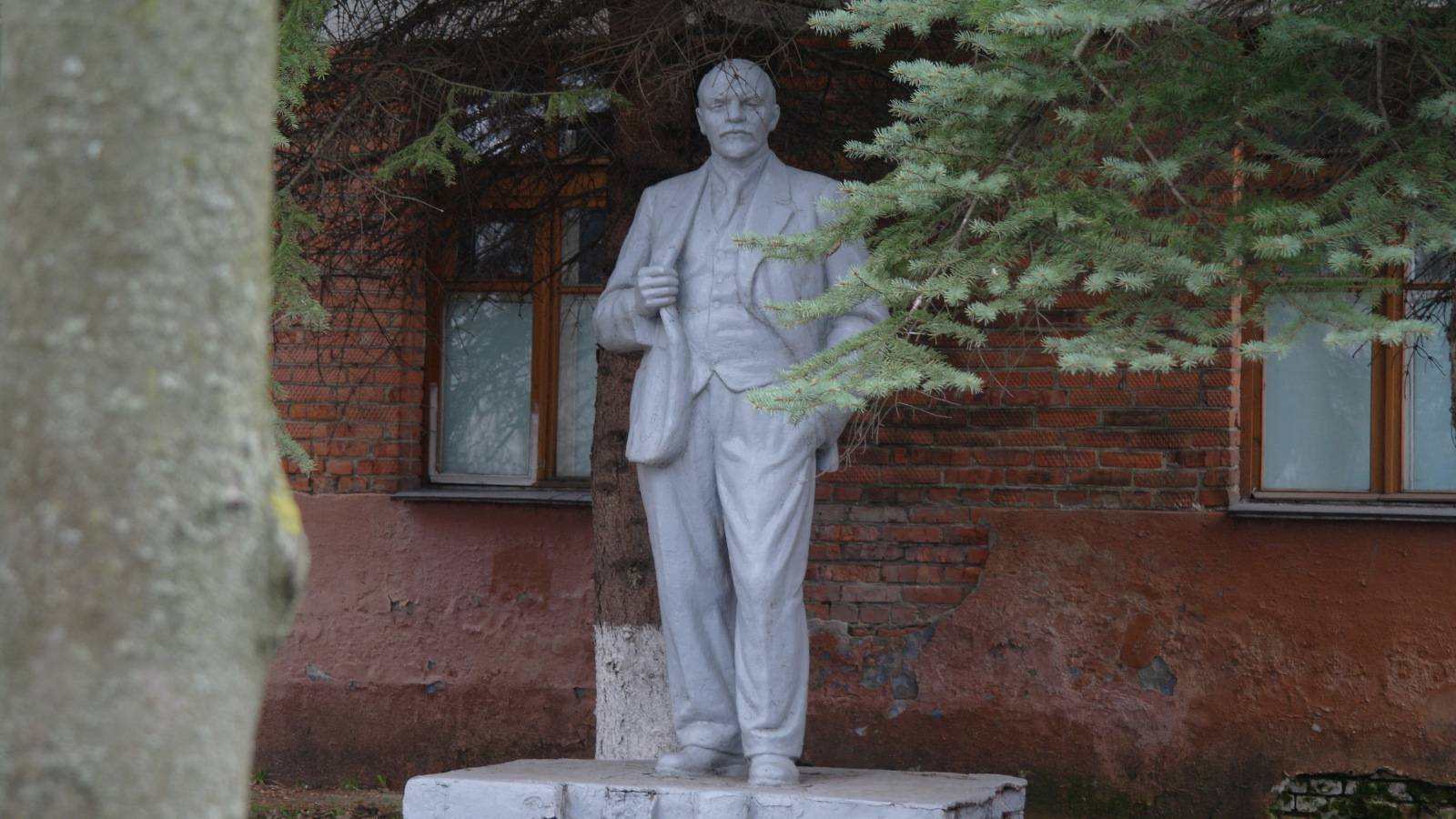 Памятник Ленину на Витаминном заводе в Щёлково