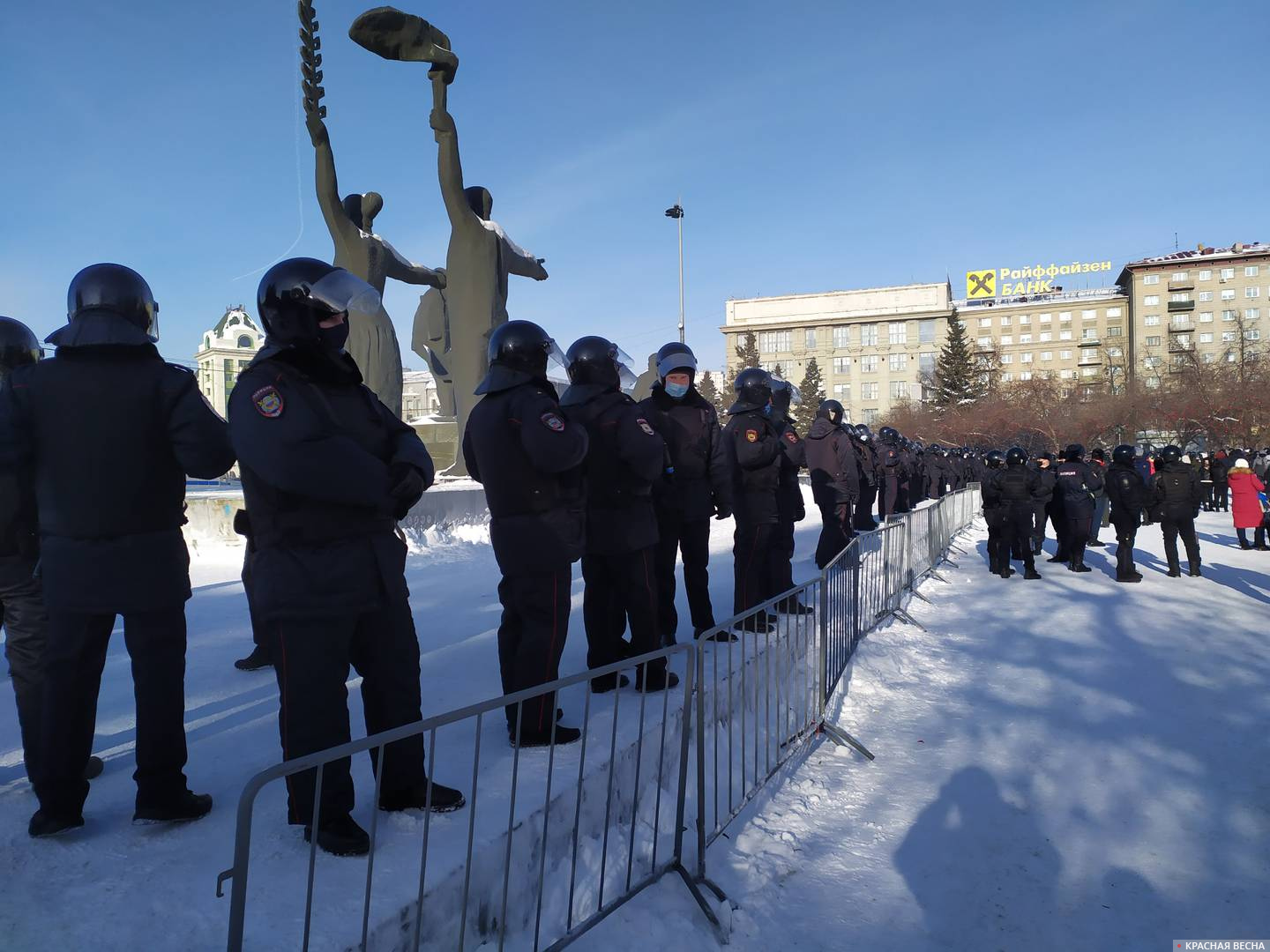 г. Новосибирск. Возле памятника Ленину 