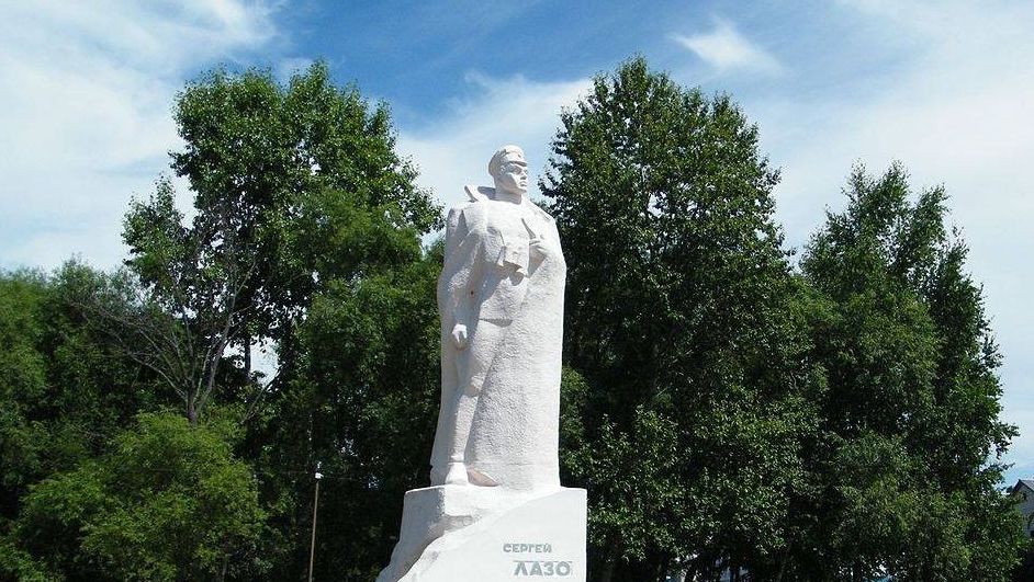 Памятник Сергею Лазо в Переяславке