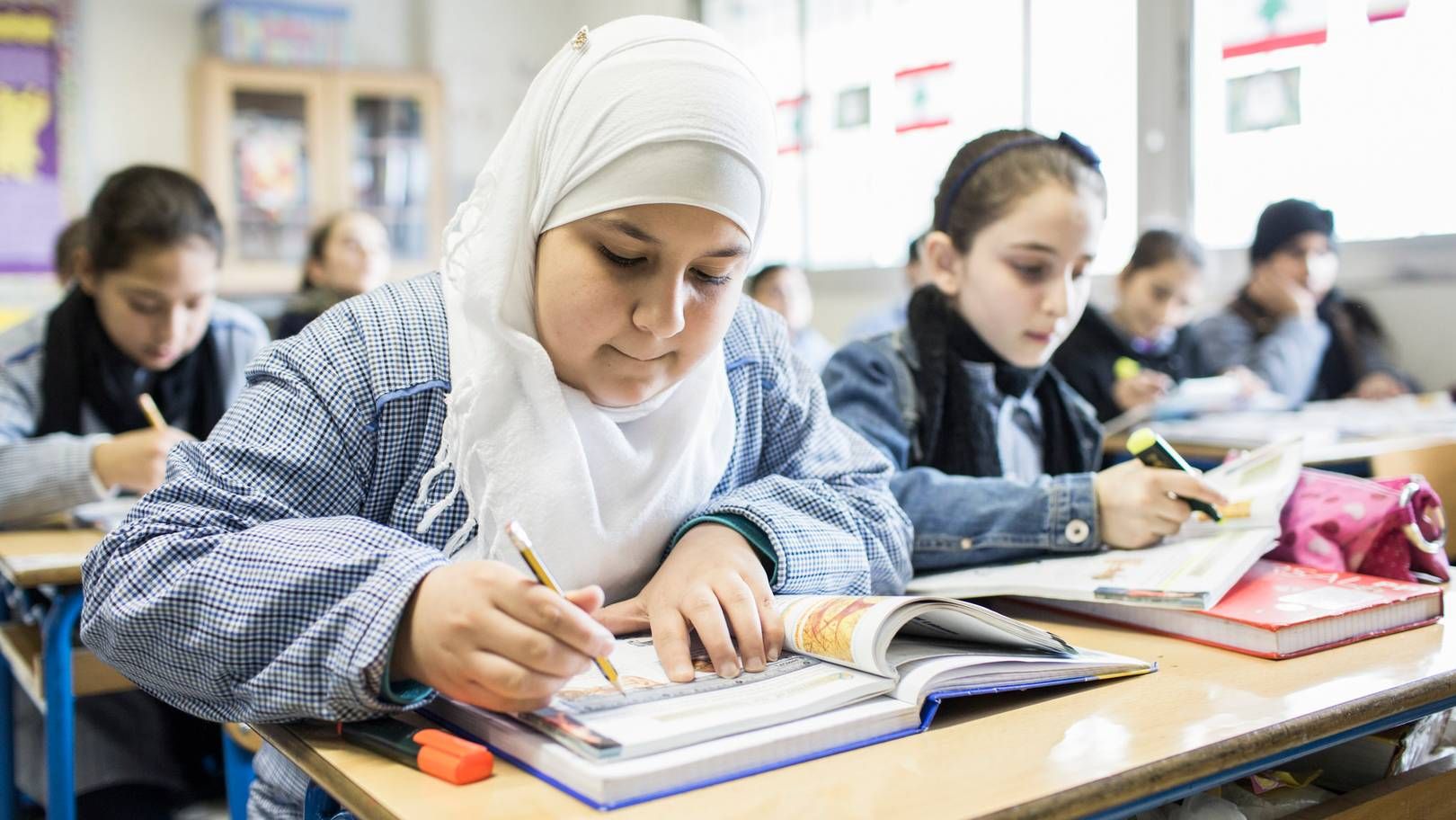 Девочка-мусульманка в школе