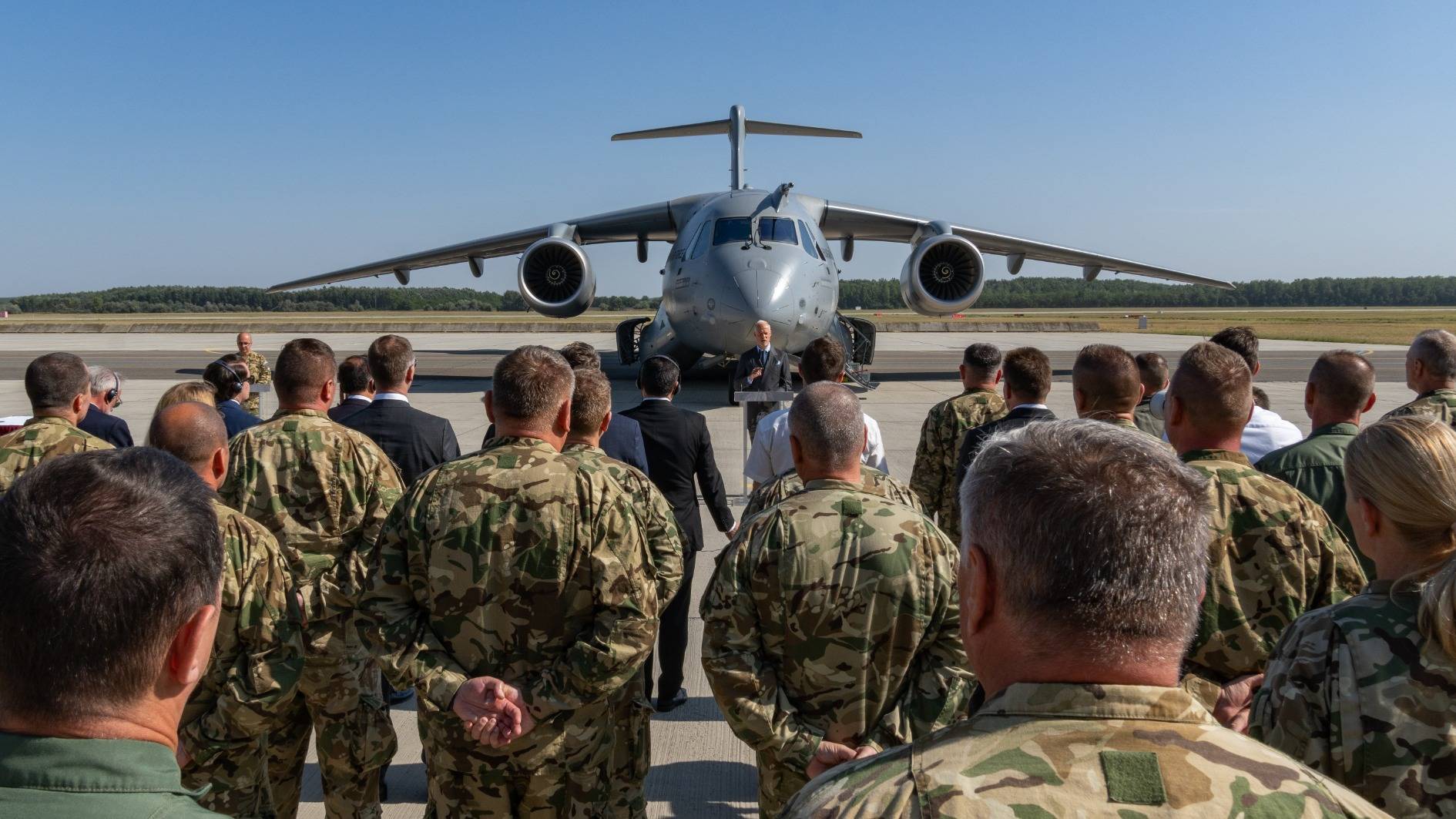 Прибытие самолета KC-390 «Миллениум» в Венгрию