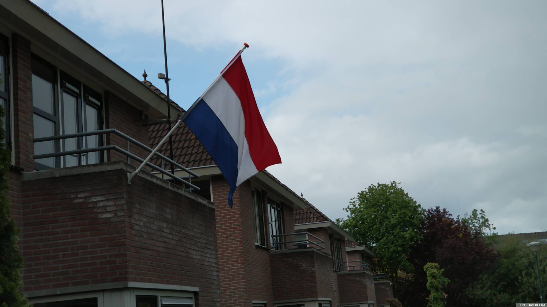 Голландия флаг на доме