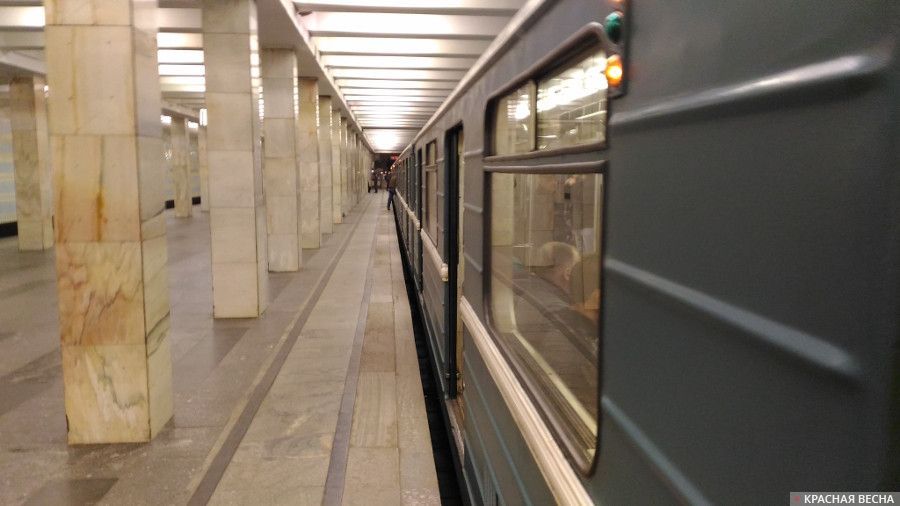 Москва, поезд метро